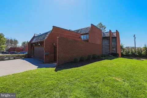 110 Old Crossing Dr, Pikesville, MD 21208