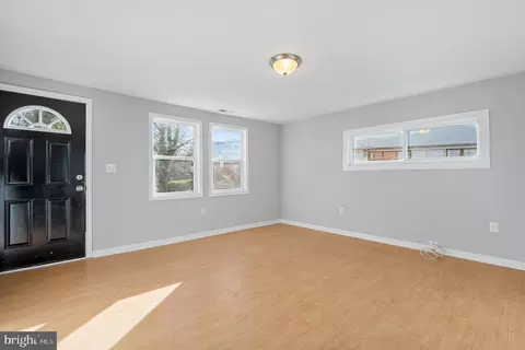 Living - 801 Seckel Ct, Halethorpe, MD 21227 photo 1 of 5