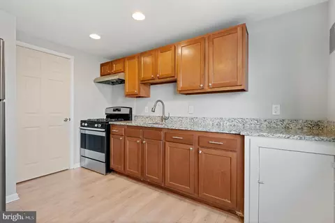 Entry Way - 801 Seckel Ct, Halethorpe, MD 21227 photo 2 of 5
