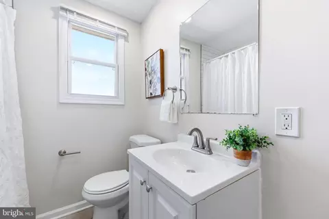 Bath - 1003 Foxridge Ln, Essex, MD 21221 photo 1 of 3