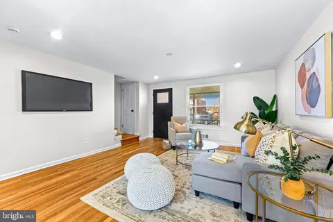 Living - 1003 Foxridge Ln, Essex, MD 21221 photo 3 of 3