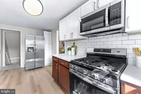 Kitchen - 1003 Foxridge Ln, Essex, MD 21221 photo 2 of 2