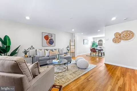 Living - 1003 Foxridge Ln, Essex, MD 21221 photo 1 of 3