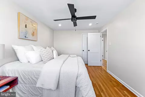 Bedroom - 1003 Foxridge Ln, Essex, MD 21221 photo 5 of 6