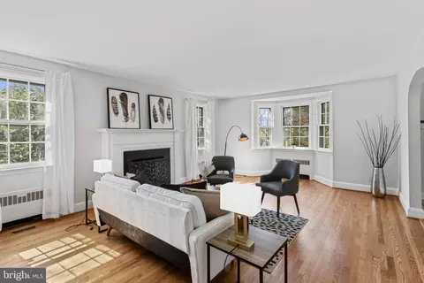 Living - 86 Dunkirk Rd, Baltimore, MD 21212 photo 3 of 5