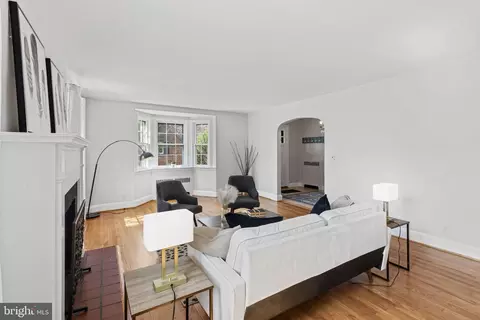 Living - 86 Dunkirk Rd, Baltimore, MD 21212 photo 4 of 5