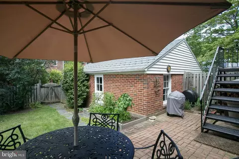 Exterior - 86 Dunkirk Rd, Baltimore, MD 21212 photo 2 of 6