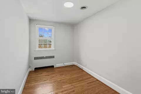 Bedroom - 86 Dunkirk Rd, Baltimore, MD 21212 photo 4 of 6