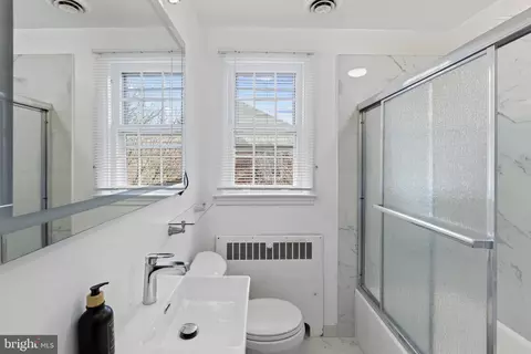 Bath - 86 Dunkirk Rd, Baltimore, MD 21212 photo 2 of 6