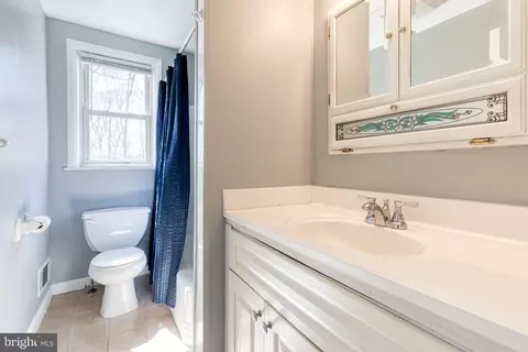 Bath - 933 Circle Dr, Halethorpe, MD 21227 photo 1 of 2