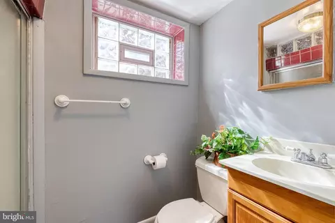 Bath - 933 Circle Dr, Halethorpe, MD 21227 photo 2 of 2