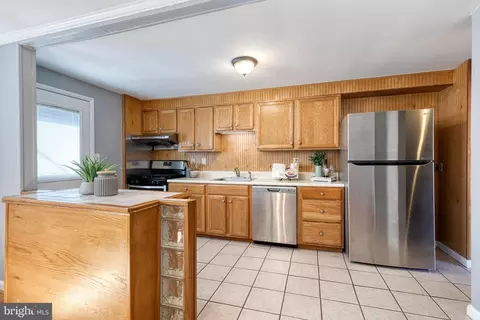 Kitchen - 933 Circle Dr, Halethorpe, MD 21227 photo 1 of 3