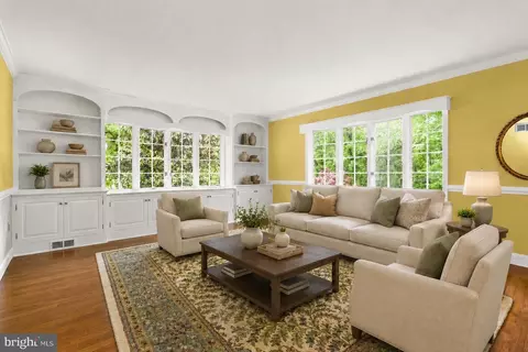 Living - 5602 Patterson Rd, Baldwin, MD 21013 photo 2 of 11