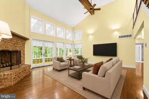 Living - 5602 Patterson Rd, Baldwin, MD 21013 photo 4 of 11