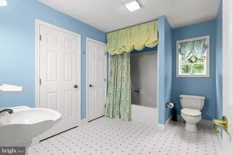 Bath - 5602 Patterson Rd, Baldwin, MD 21013 photo 5 of 5