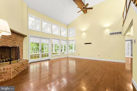 Living - 5602 Patterson Rd, Baldwin, MD 21013 photo 5 of 11