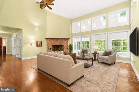 Living - 5602 Patterson Rd, Baldwin, MD 21013 photo 6 of 11