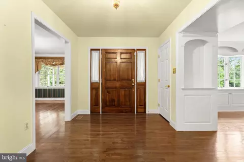Entry Way - 5602 Patterson Rd, Baldwin, MD 21013 photo 2 of 5