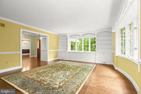 Living - 5602 Patterson Rd, Baldwin, MD 21013 photo 1 of 11