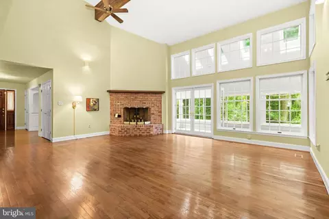 Living - 5602 Patterson Rd, Baldwin, MD 21013 photo 7 of 11