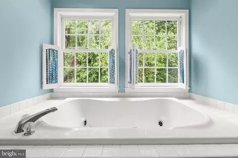 Bath - 5602 Patterson Rd, Baldwin, MD 21013 photo 4 of 5