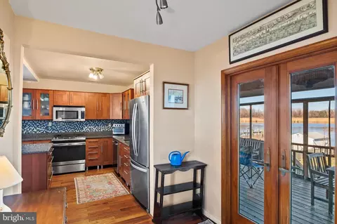 Entry Way - 6508 N Point Rd, Edgemere, MD 21219 photo 3 of 5