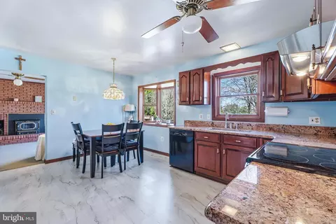 Kitchen - 14017 Manor Rd, Baldwin, MD 21013 photo 2 of 4