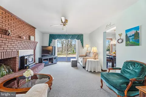 Living - 14017 Manor Rd, Baldwin, MD 21013 photo 1 of 3