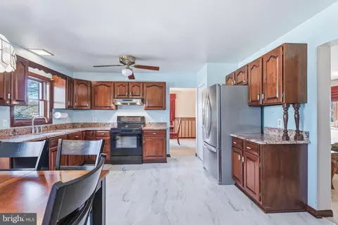 Kitchen - 14017 Manor Rd, Baldwin, MD 21013 photo 4 of 4