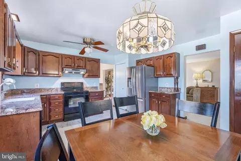 Kitchen - 14017 Manor Rd, Baldwin, MD 21013 photo 3 of 4