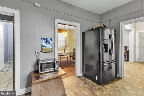 Entry Way - 7308 Linden Ave, Baltimore, MD 21206 photo 2 of 3
