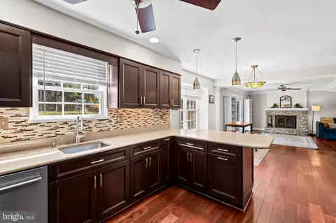 Kitchen - 14305 Robcaste Rd, Phoenix, MD 21131 photo 5 of 7