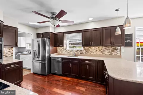 Kitchen - 14305 Robcaste Rd, Phoenix, MD 21131 photo 4 of 7