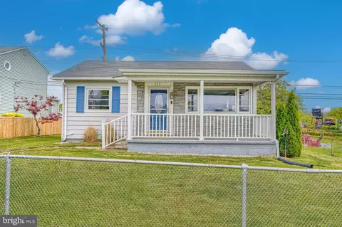 111 Dihedral Dr, Middle River, MD 21220
