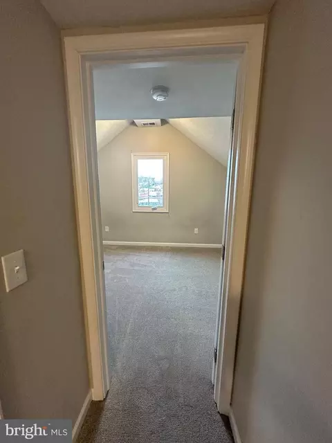 Entry Way - 4427 Annapolis Rd, Halethorpe, MD 21227 photo 8 of 10