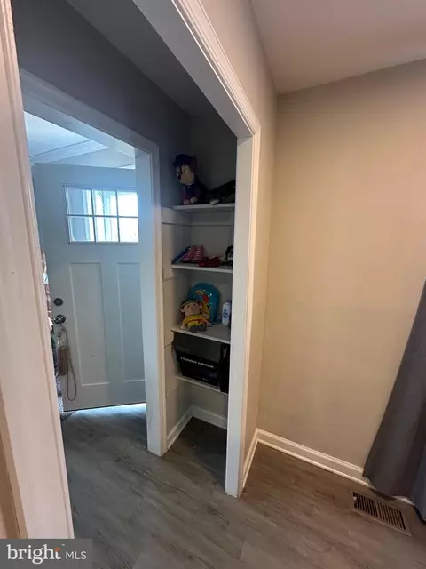 Entry Way - 4427 Annapolis Rd, Halethorpe, MD 21227 photo 3 of 10