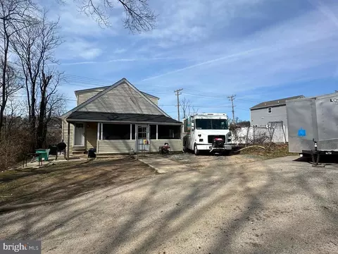 Exterior - 4427 Annapolis Rd, Halethorpe, MD 21227 photo 1 of 5