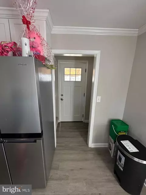 Entry Way - 4427 Annapolis Rd, Halethorpe, MD 21227 photo 2 of 10