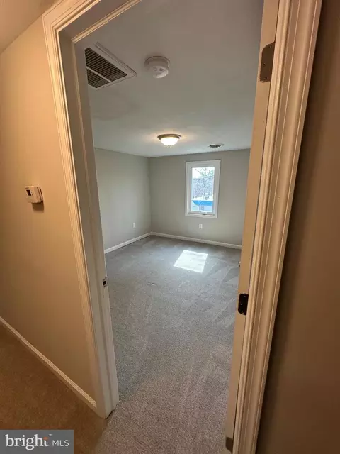 Entry Way - 4427 Annapolis Rd, Halethorpe, MD 21227 photo 7 of 10