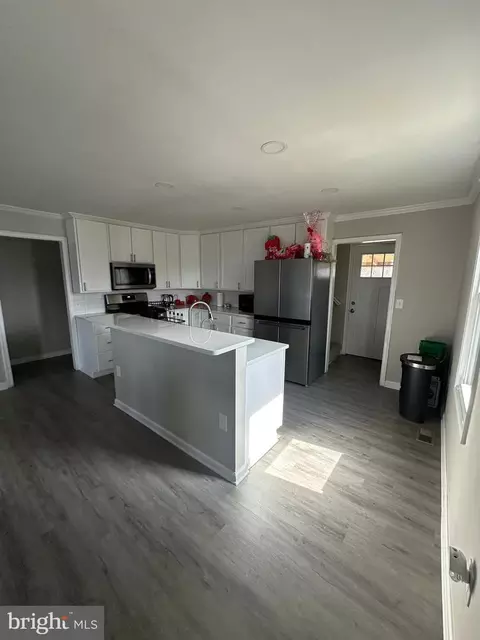 Entry Way - 4427 Annapolis Rd, Halethorpe, MD 21227 photo 1 of 10