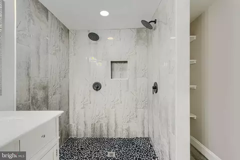 Bath - 7921 Rolling View Ave, Nottingham, MD 21236 photo 3 of 6