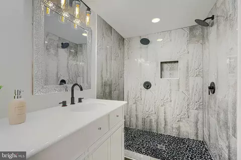 Bath - 7921 Rolling View Ave, Nottingham, MD 21236 photo 2 of 6