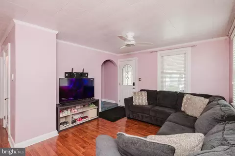 Entry Way - 94 Avalon Ave, Dundalk, MD 21222 photo 3 of 6