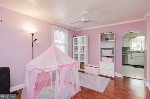 Entry Way - 94 Avalon Ave, Dundalk, MD 21222 photo 4 of 6