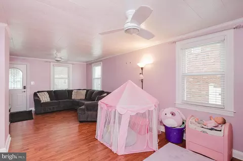 Entry Way - 94 Avalon Ave, Dundalk, MD 21222 photo 1 of 6