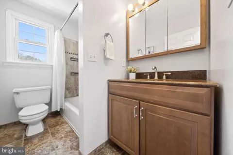 Bath - 9331 Oak White Rd, Nottingham, MD 21236 photo 2 of 3