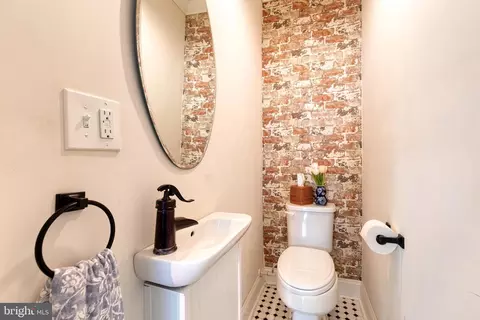 Bath - 6504 Maplewood Rd, Baltimore, MD 21212 photo 3 of 4