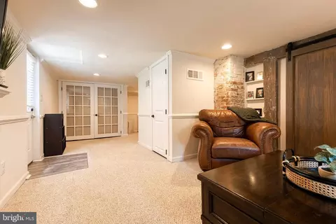 Entry Way - 6504 Maplewood Rd, Baltimore, MD 21212 photo 4 of 6