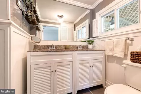 Bath - 6504 Maplewood Rd, Baltimore, MD 21212 photo 2 of 4