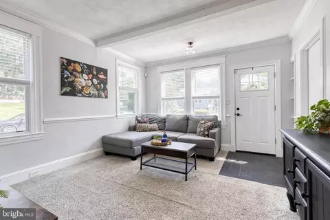 Entry Way - 6504 Maplewood Rd, Baltimore, MD 21212 photo 1 of 6